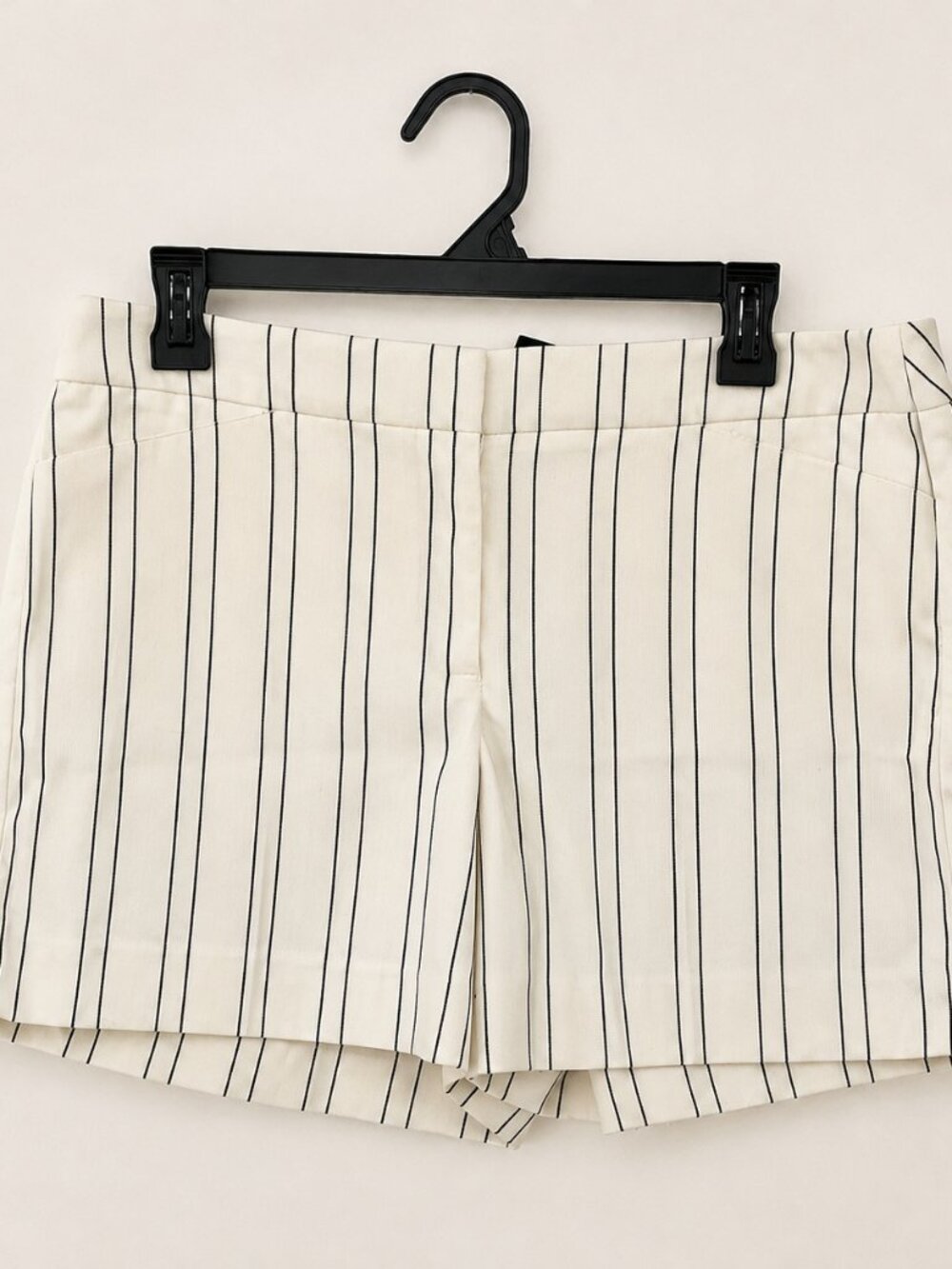 WHBM Rowan Ecru Black Pinstripe Shorts 10 NWT